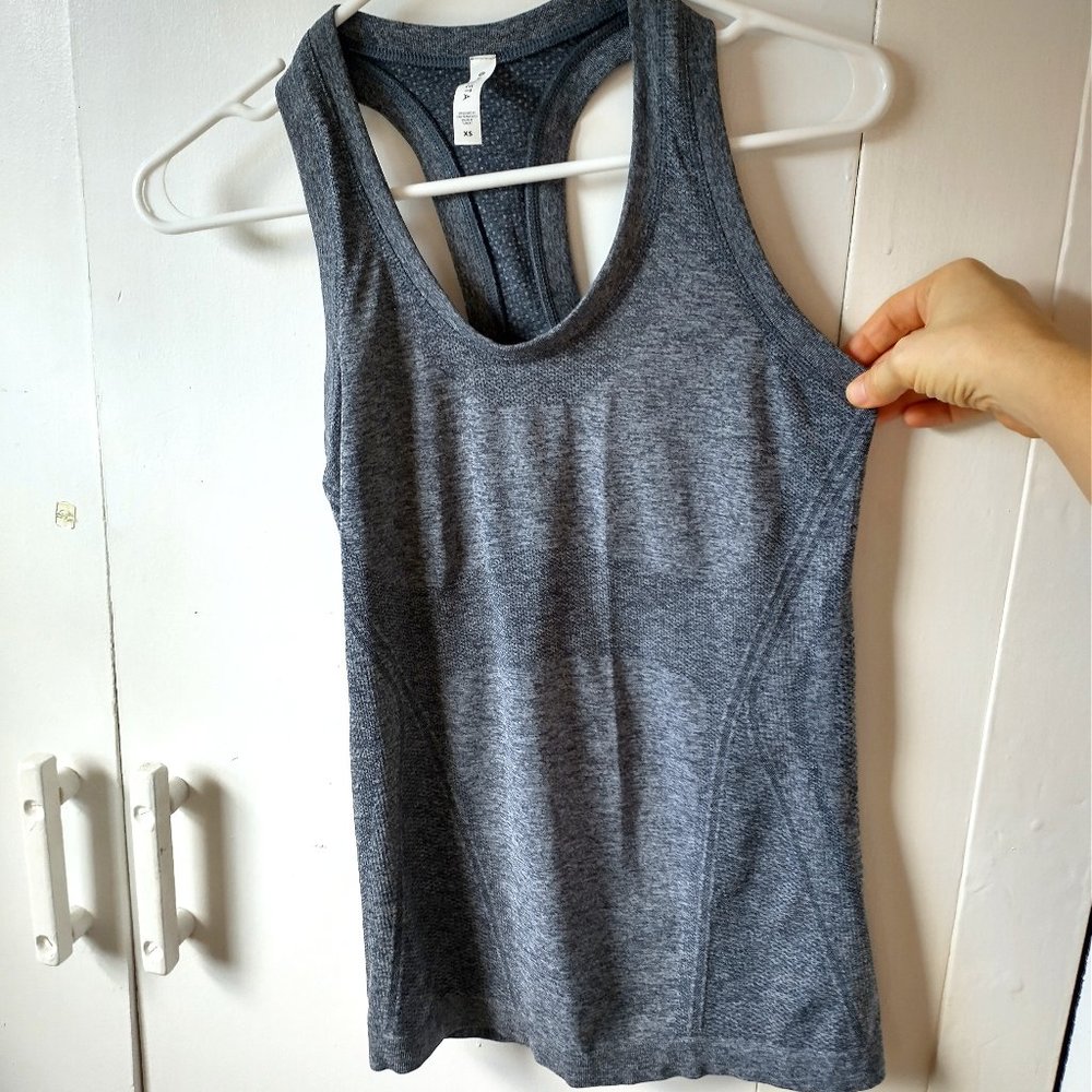 Athleta Momentum tank NWT